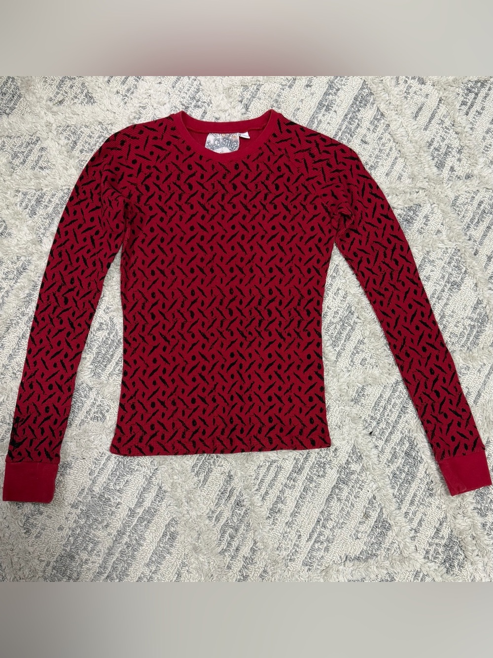 Vintage L.A.M.B. 2006 Red and Black Long-Sleeve Patterned Crewneck Thermal